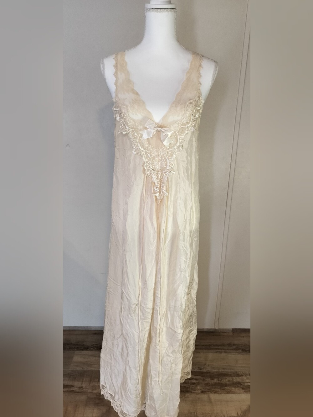 Elegant Lace-Trim Long Chemise in Cream
